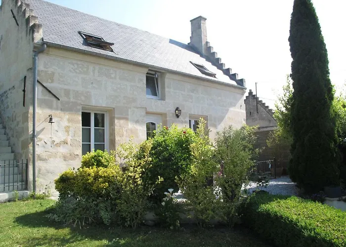 La Maison Des Chiens Rouges